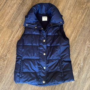 Old Navy Women’s Puffer Vest. Like new. Only worn one time. Size Medium.